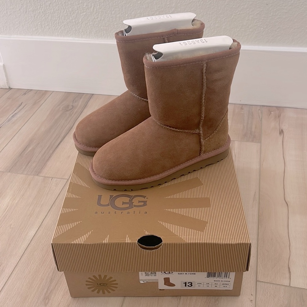 Ugg short K Classic, kids size 13. Chestnut color